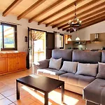 Finca Con Piscina Rodeada De Naturaleza